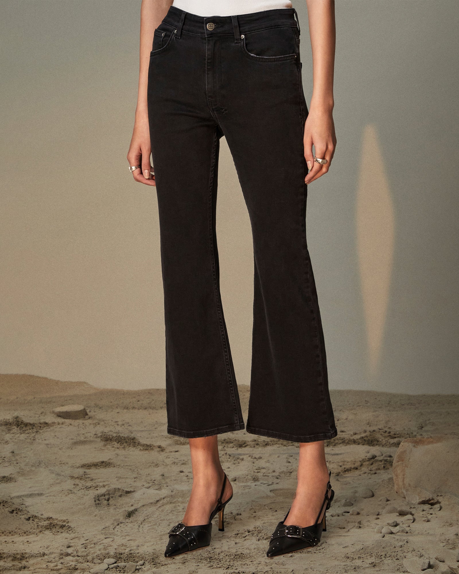 Soho Crop Flare Jeans Stealth - Black Denim