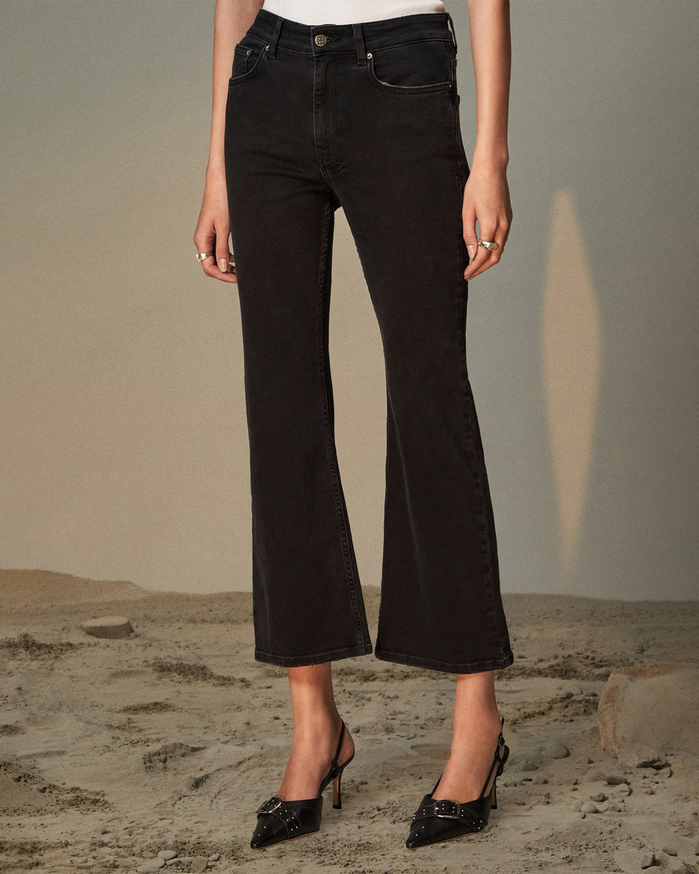 Soho Crop Flare Jeans Stealth - Black Denim